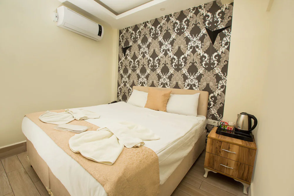 Honey Hotel
