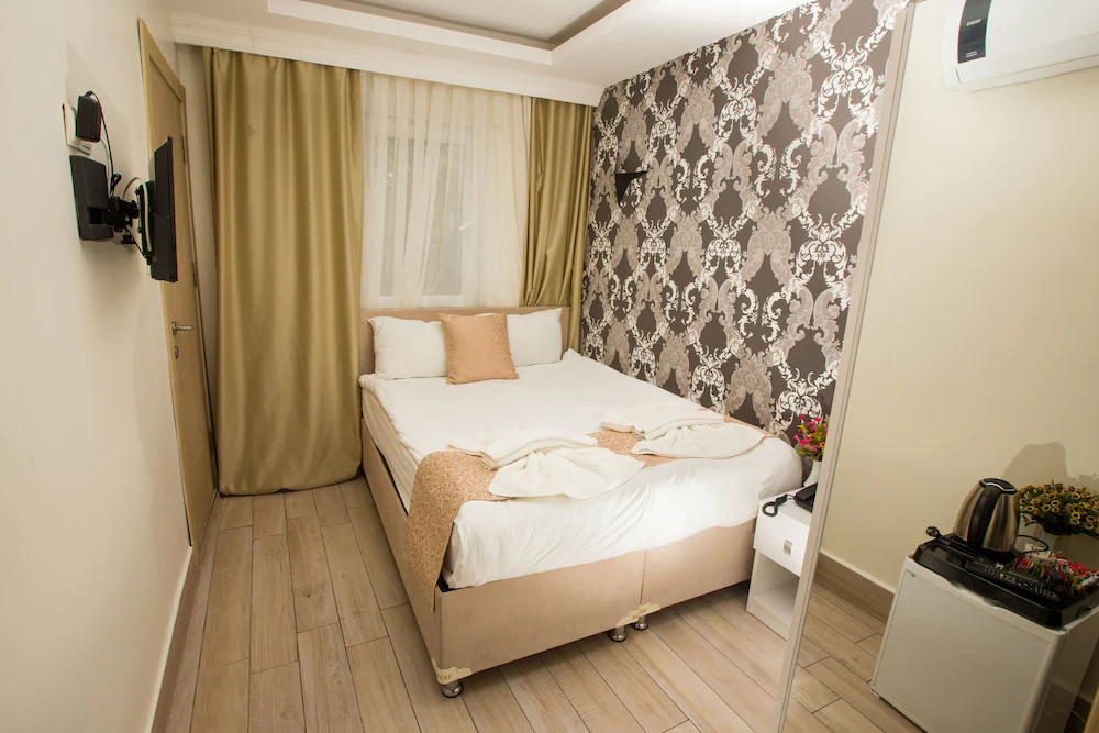 Honey Hotel