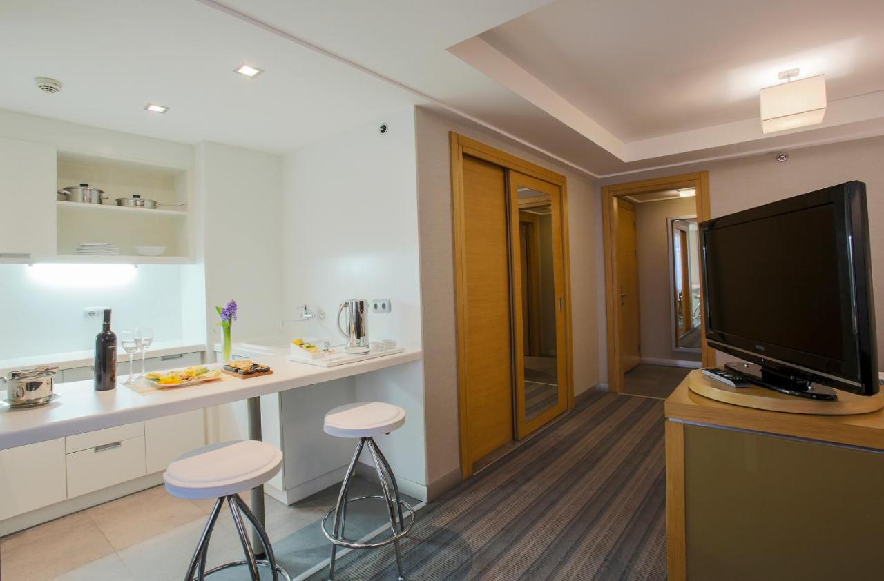 Housez Suites & Apartments