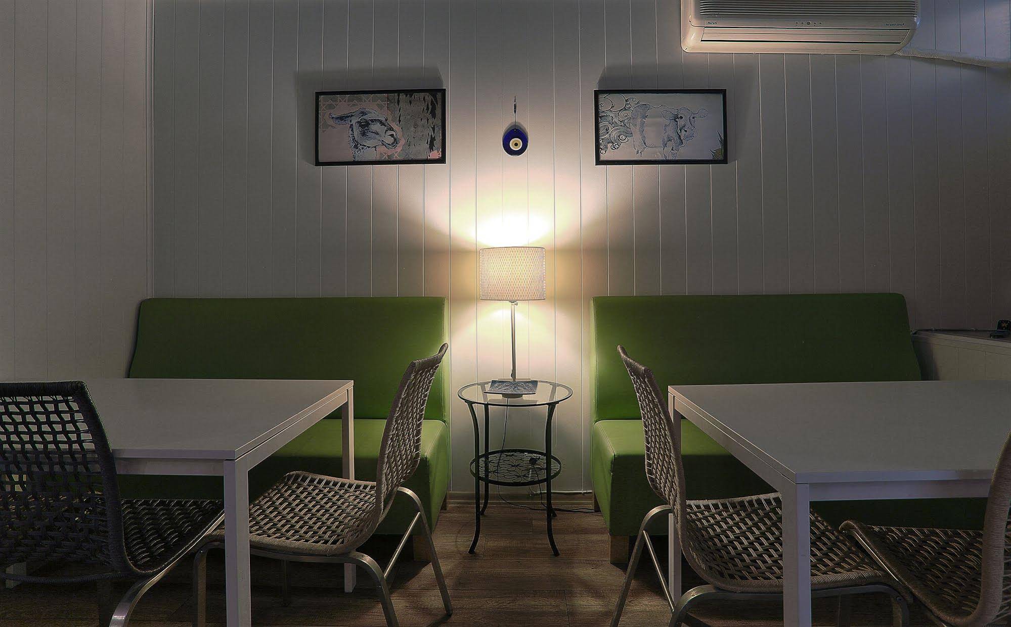 Hush Hostel Lounge