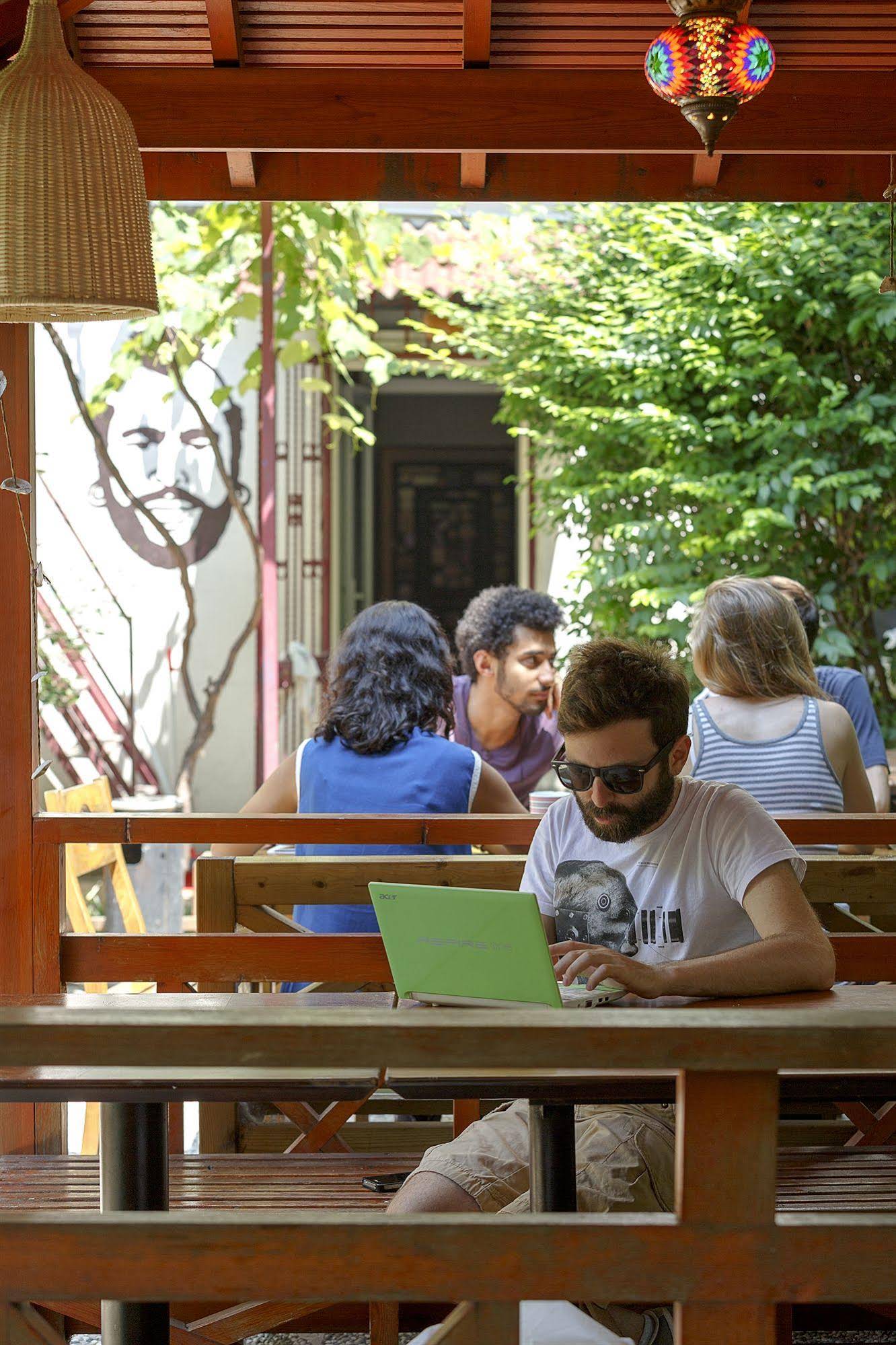 Hush Hostel Lounge