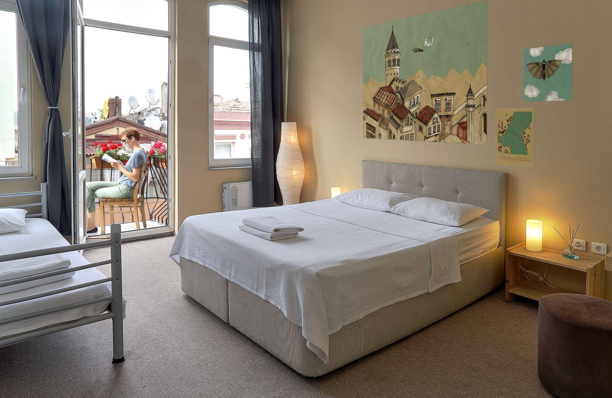 Hush Hostel Lounge
