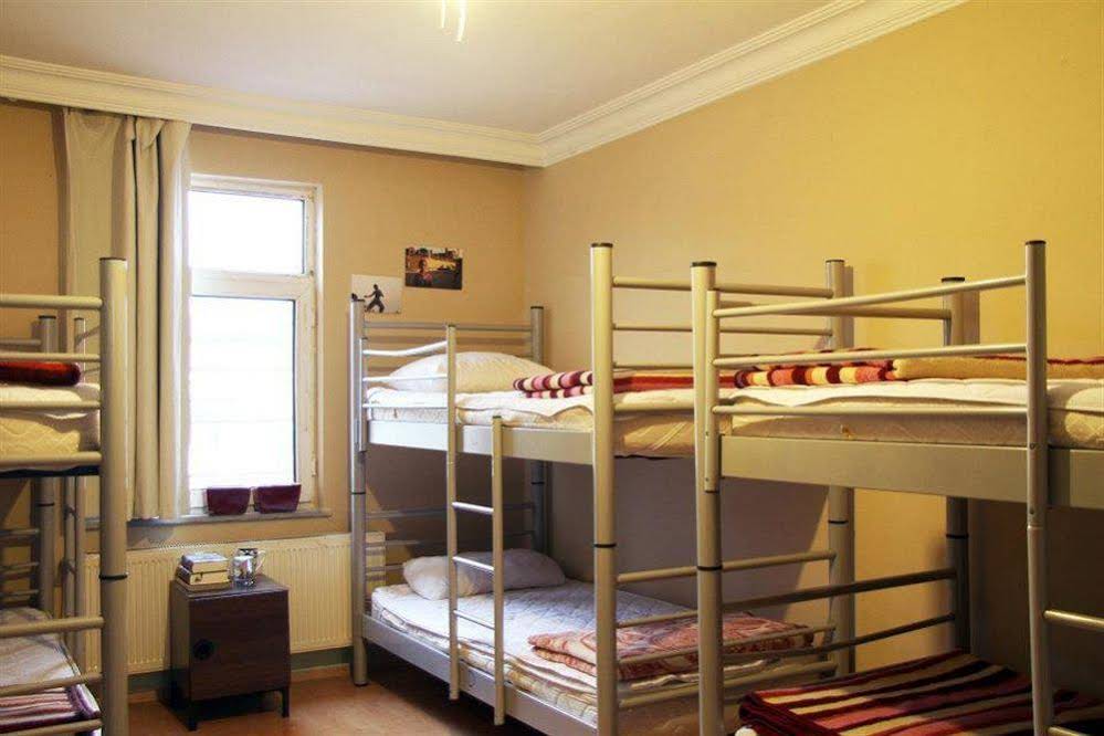 Hush Hostel Lounge