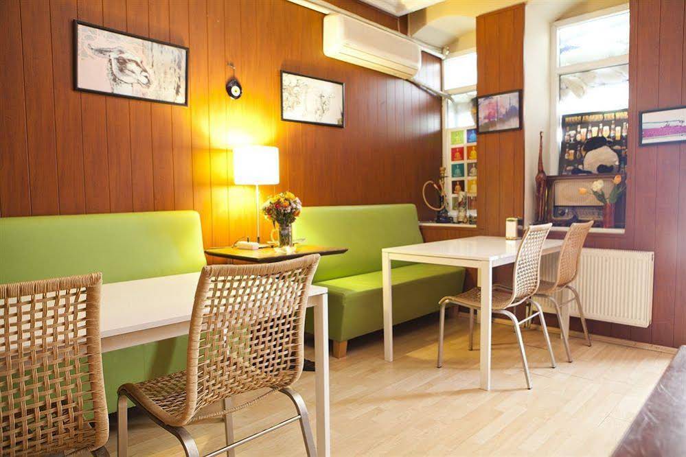 Hush Hostel Lounge