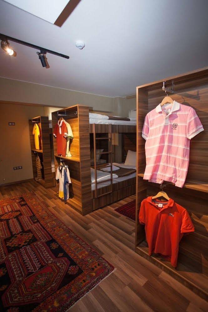 Juliet Rooms & Kitchen