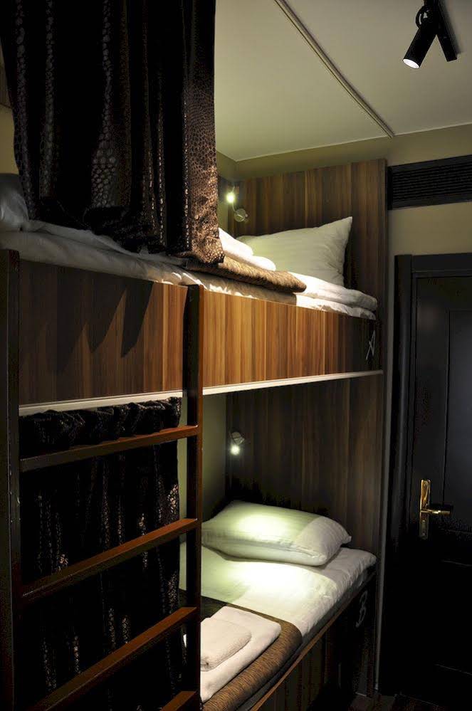 Juliet Rooms & Kitchen