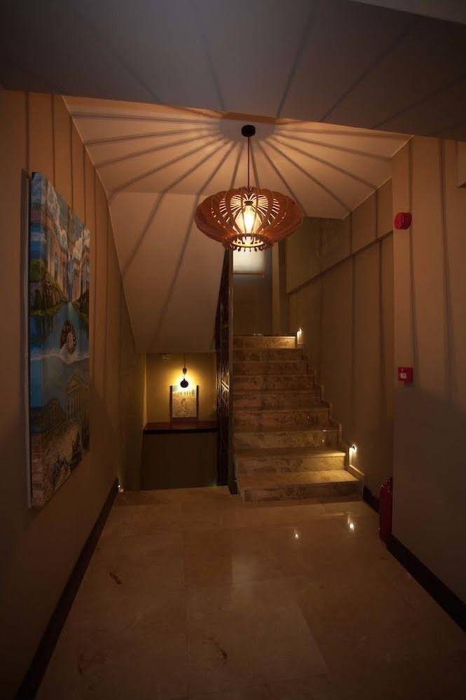 Juliet Rooms & Kitchen