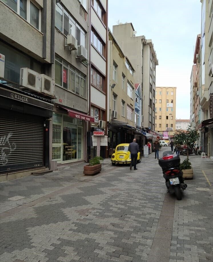 Kadikoy Can Apart