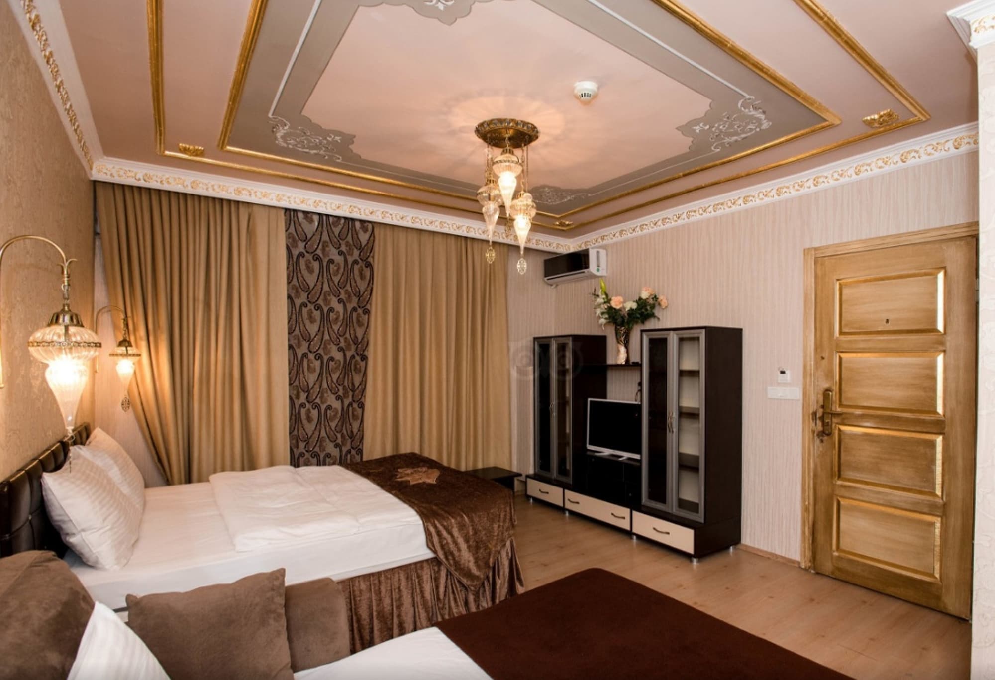 Kaftan Hotel