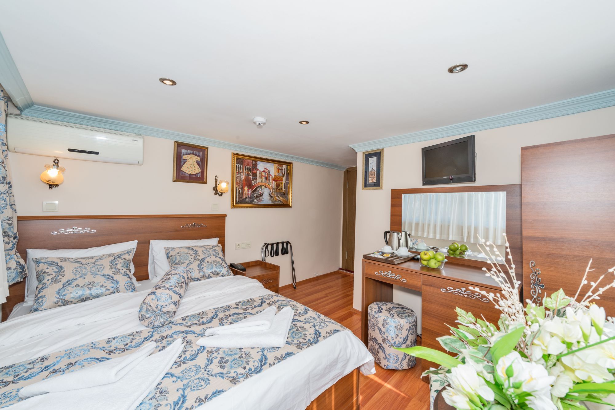 Lamp Hotel