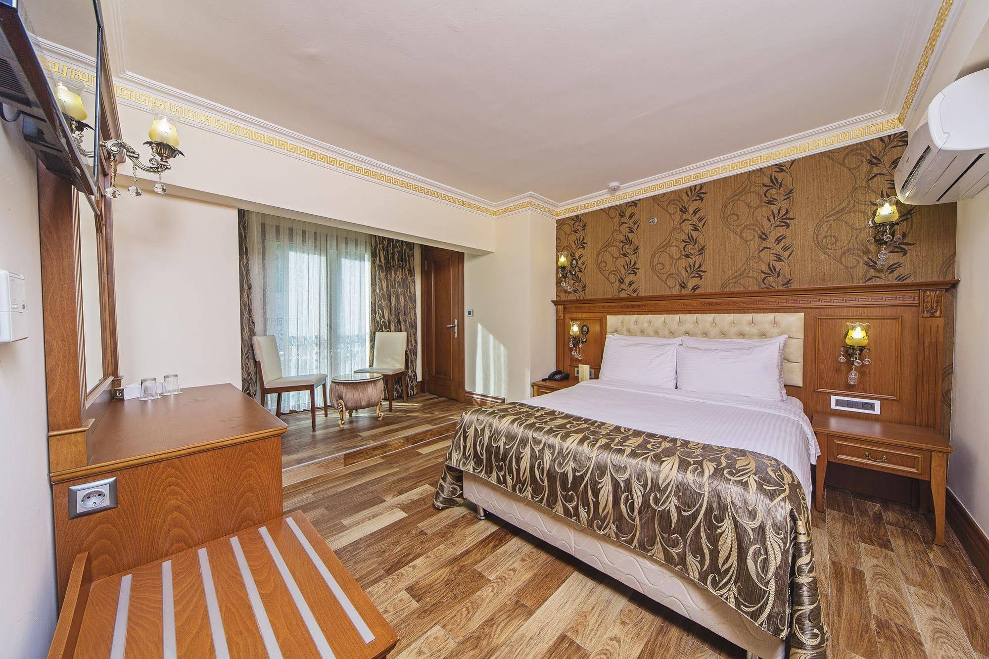 Lausos Palace Hotel