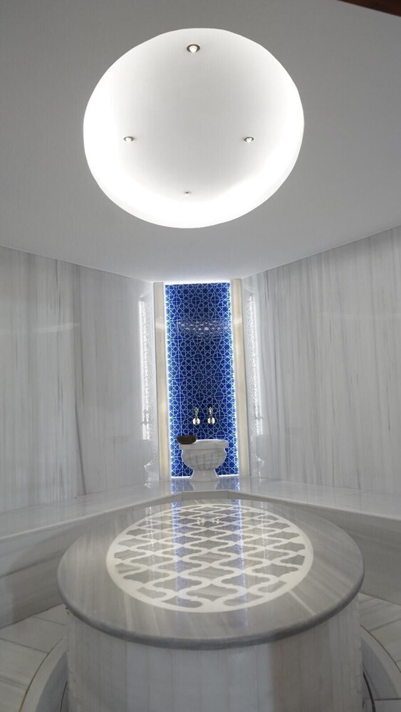 La Vita Suites