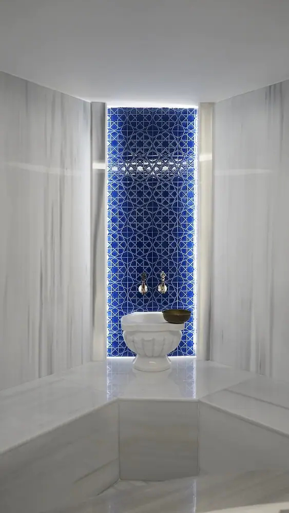 La Vita Suites