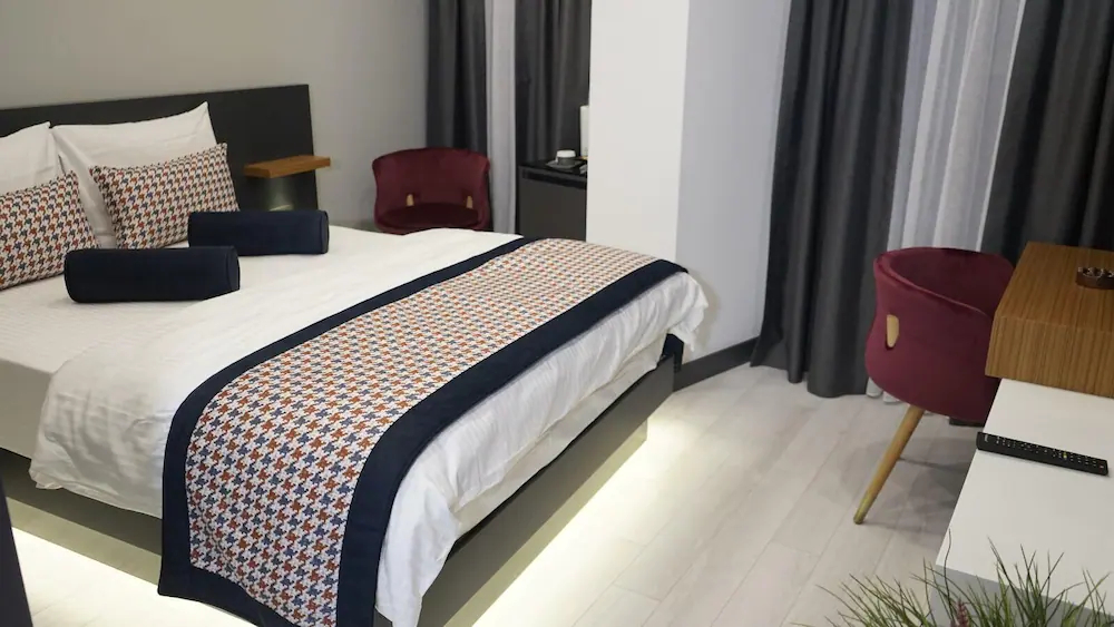 La Vita Suites