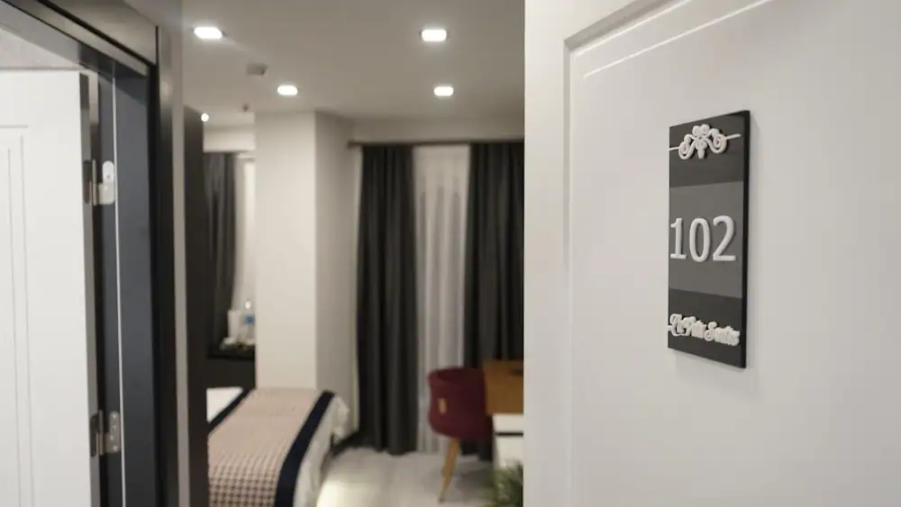 La Vita Suites