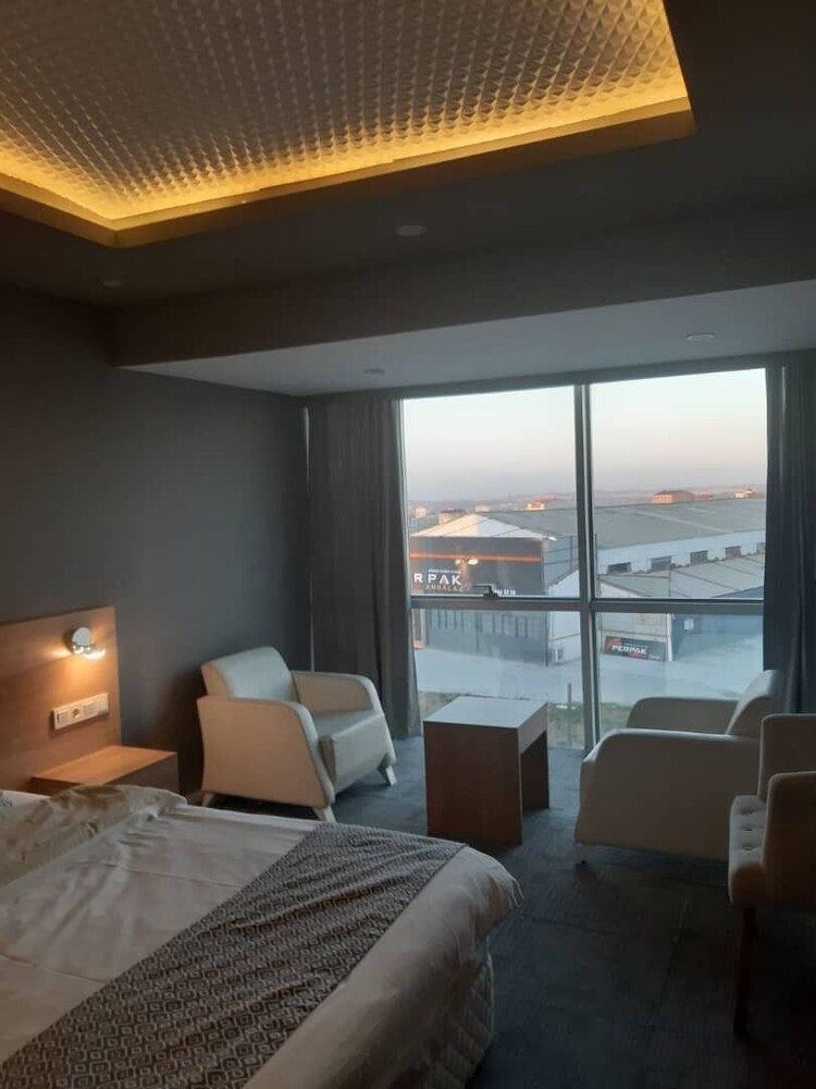 Lily Airport Otel