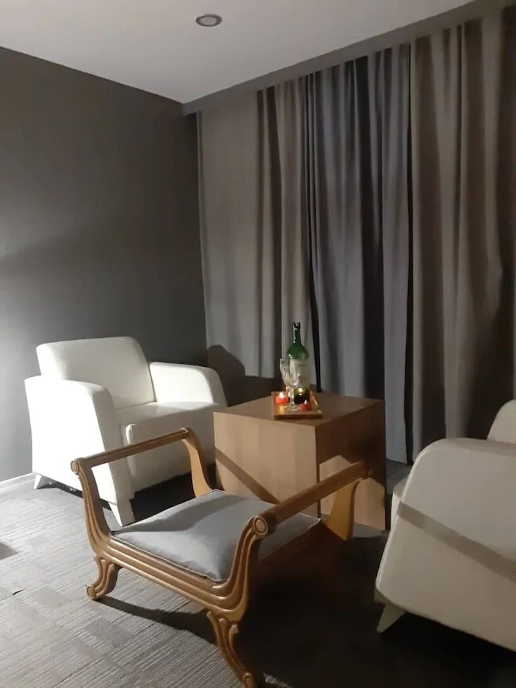 Lily Airport Otel