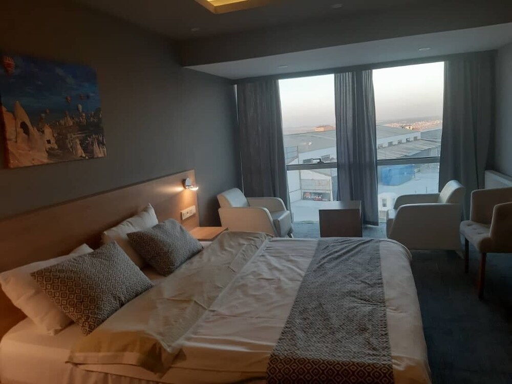 Lily Airport Otel