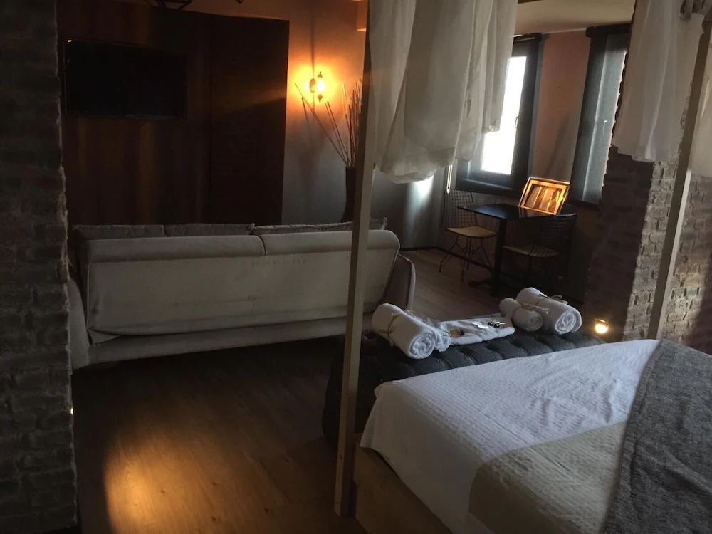 Lily Airport Otel