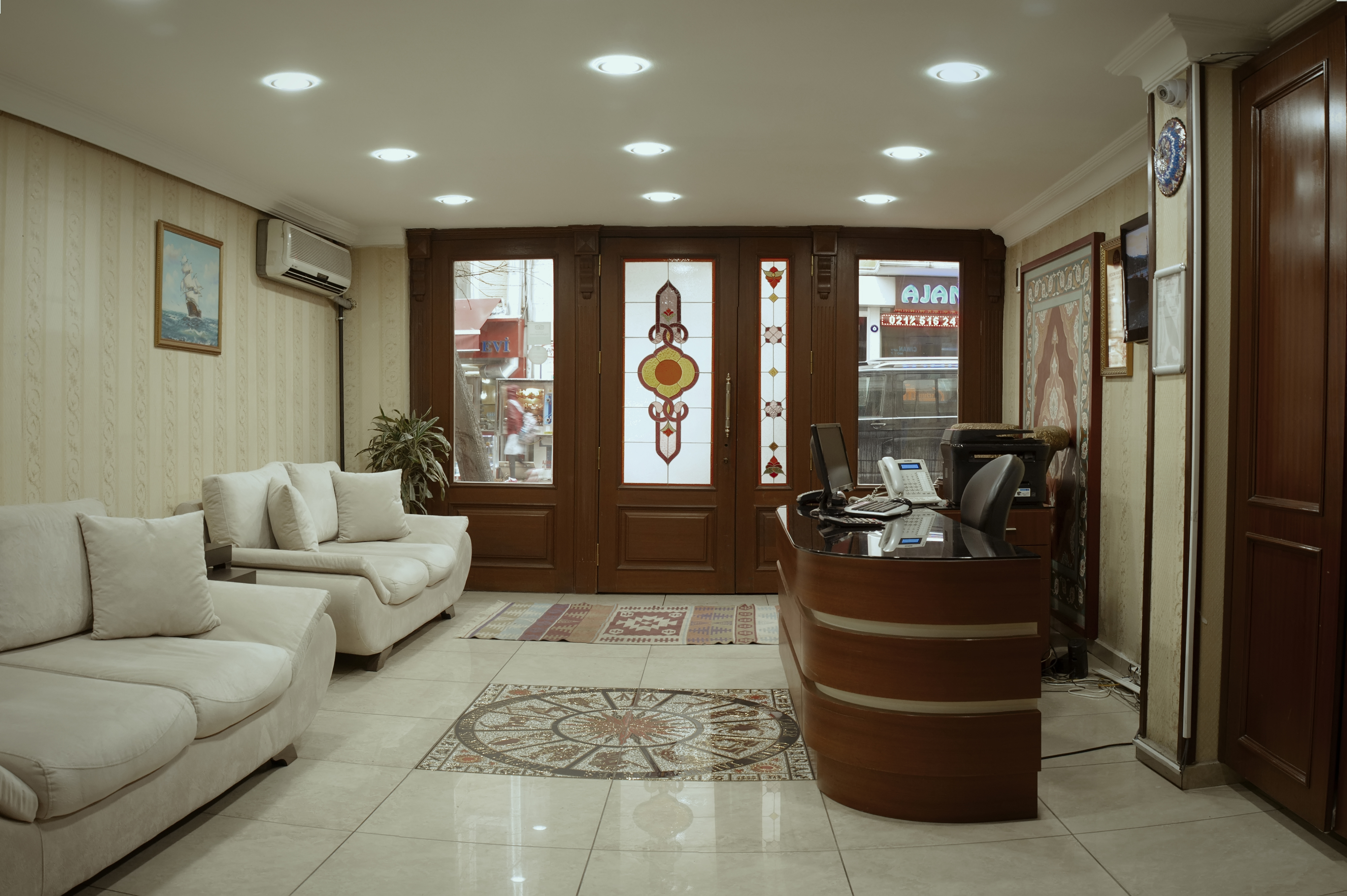 Nova City Hotel