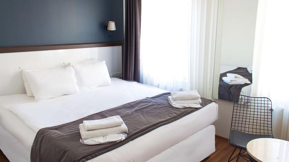 Nova City Hotel