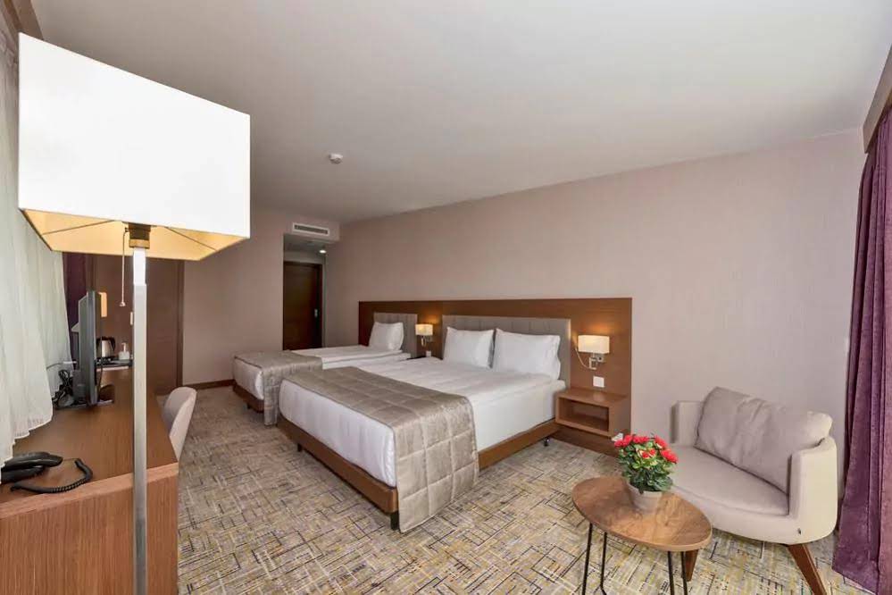 Land Park Hotel