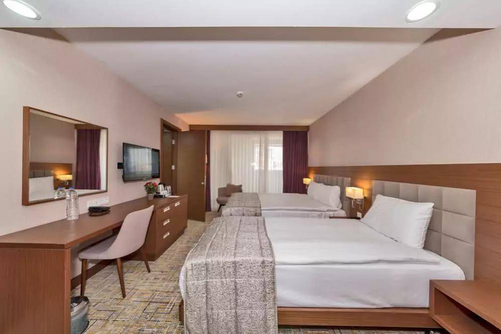 Land Park Hotel