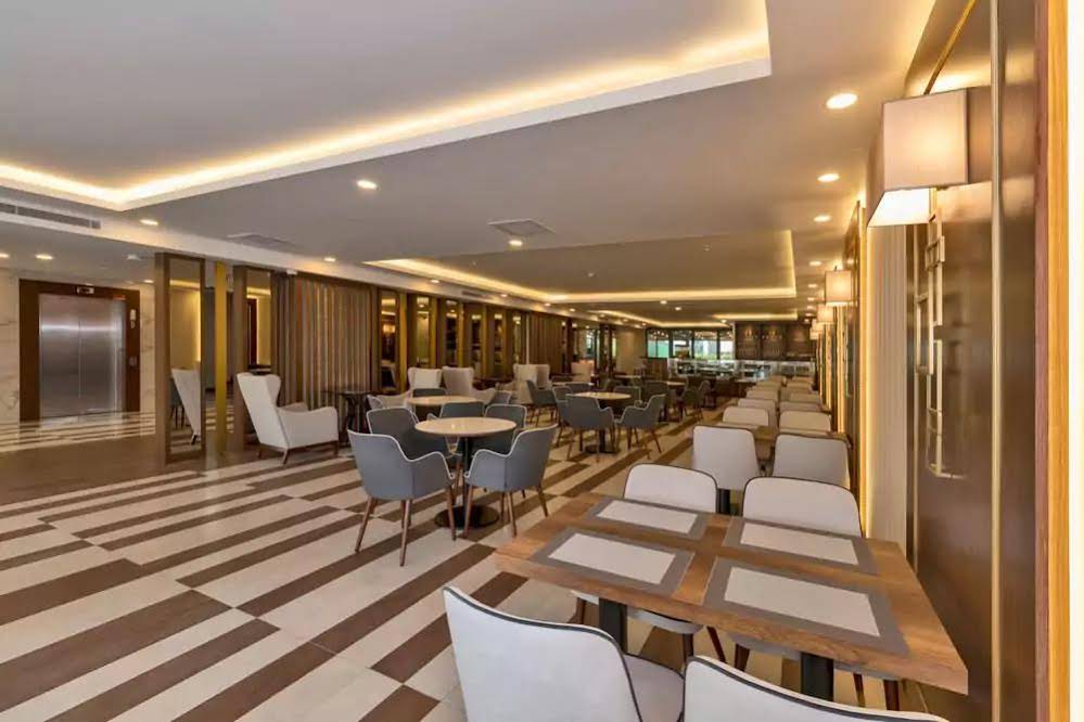 Land Park Hotel