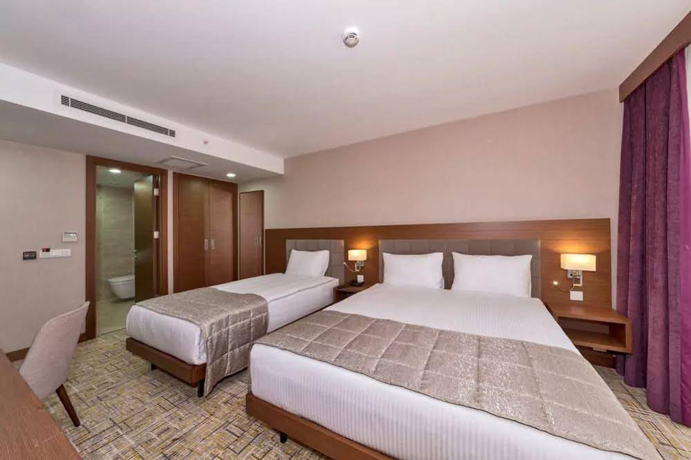 Land Park Hotel