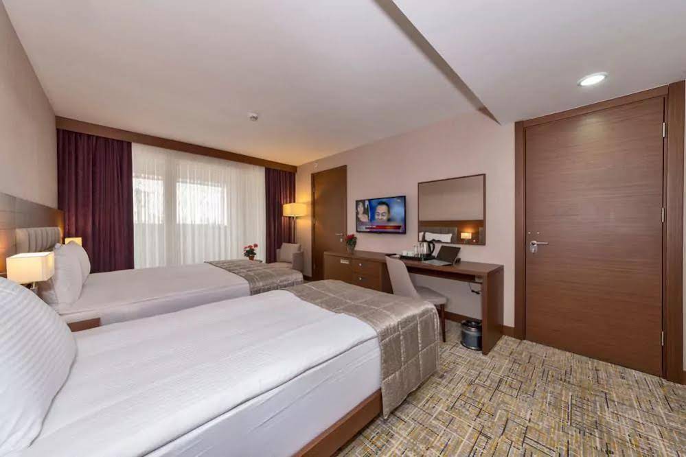 Land Park Hotel