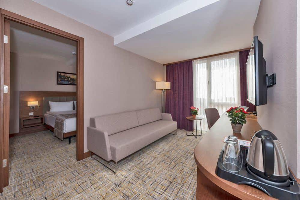 Land Park Hotel