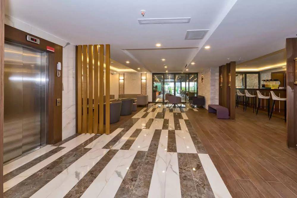 Land Park Hotel