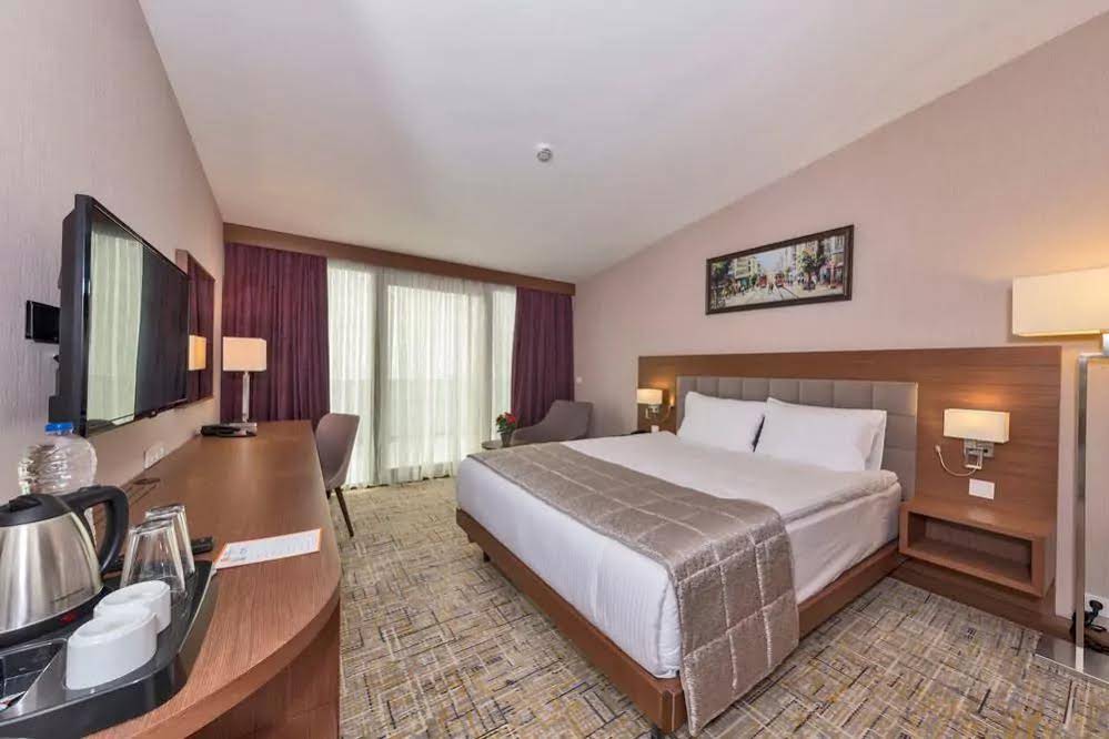 Land Park Hotel