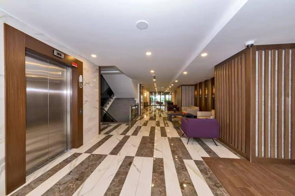 Land Park Hotel