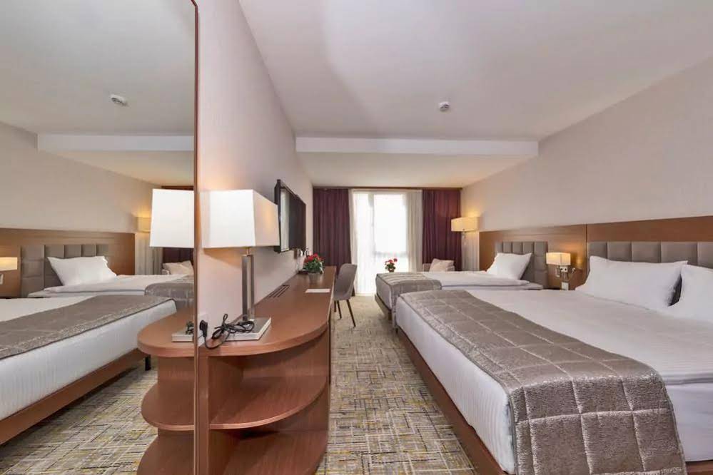 Land Park Hotel