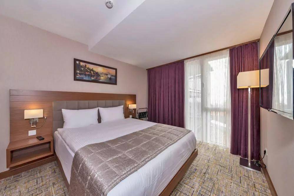 Land Park Hotel