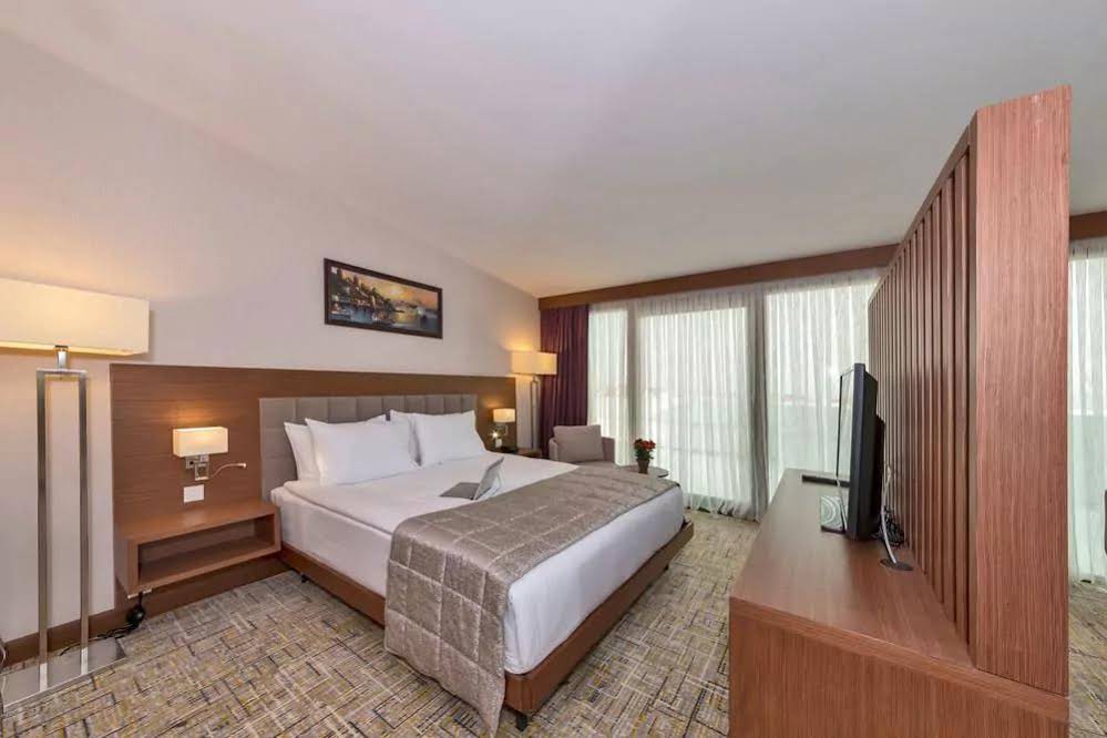 Land Park Hotel