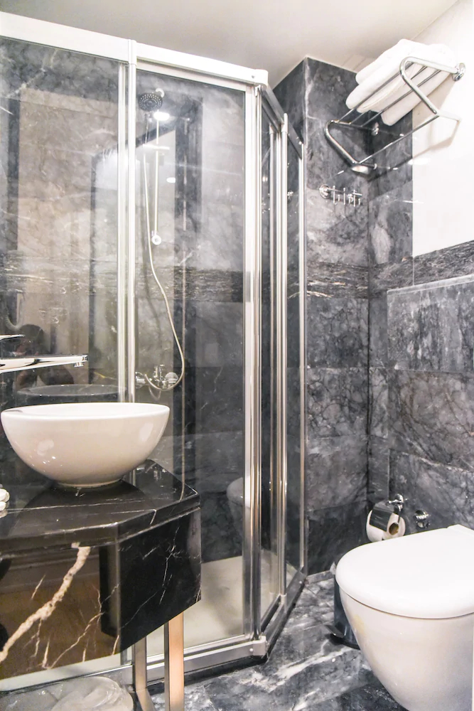 Luxir Hotel