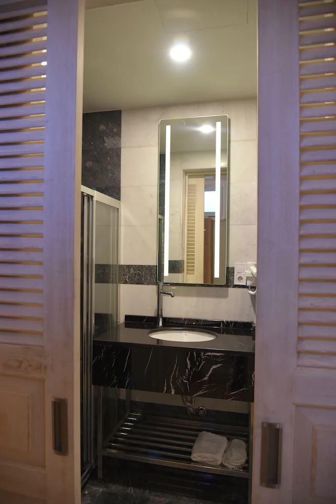 Luxir Hotel