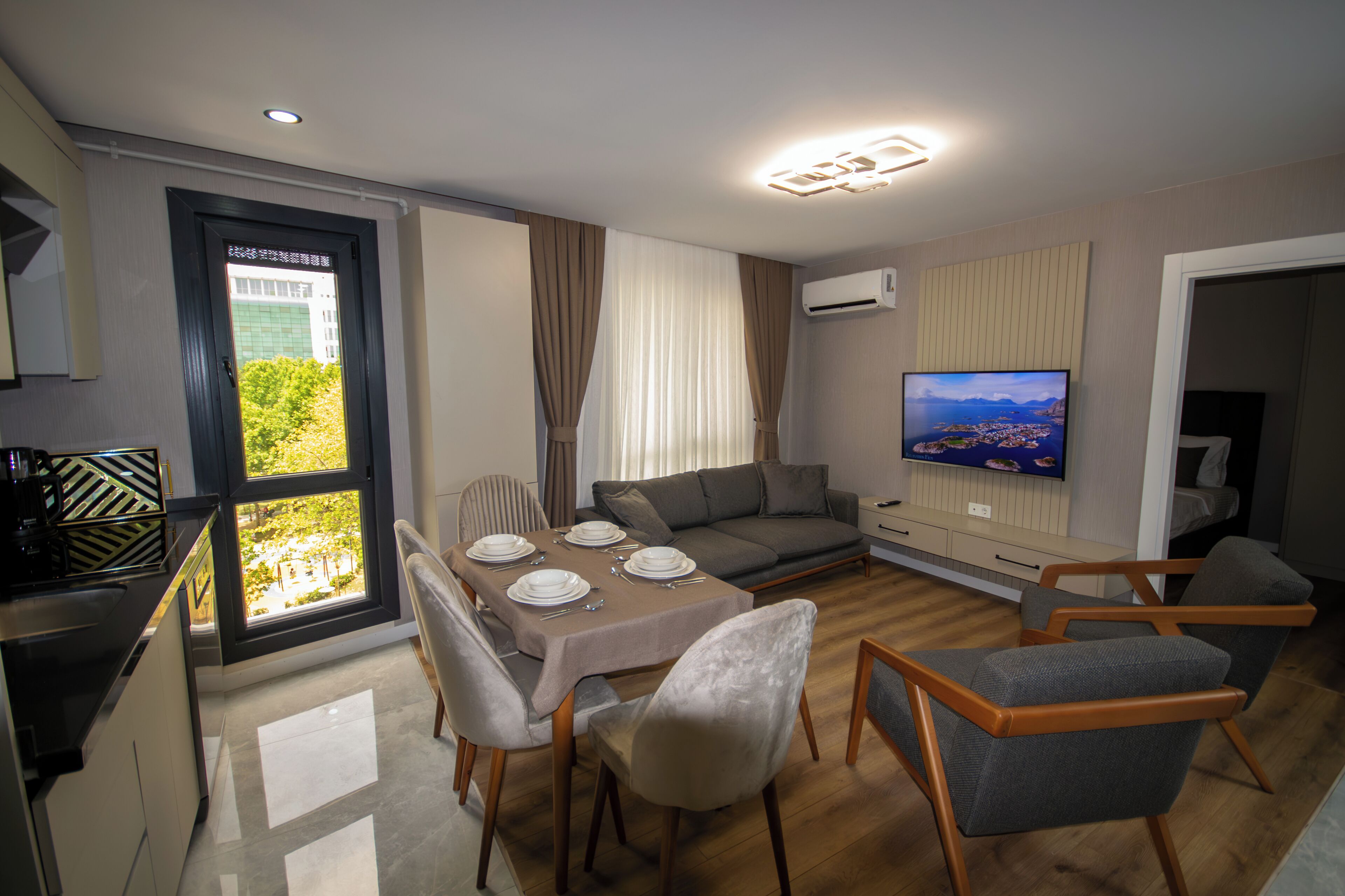 Luxury Life Suites