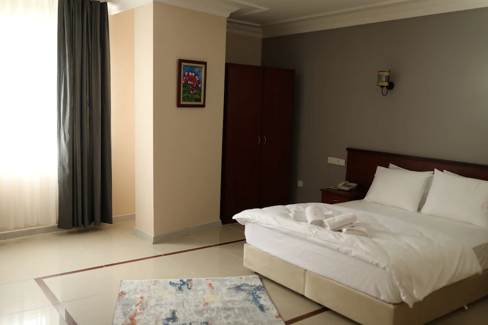 Marina Park Hotel
