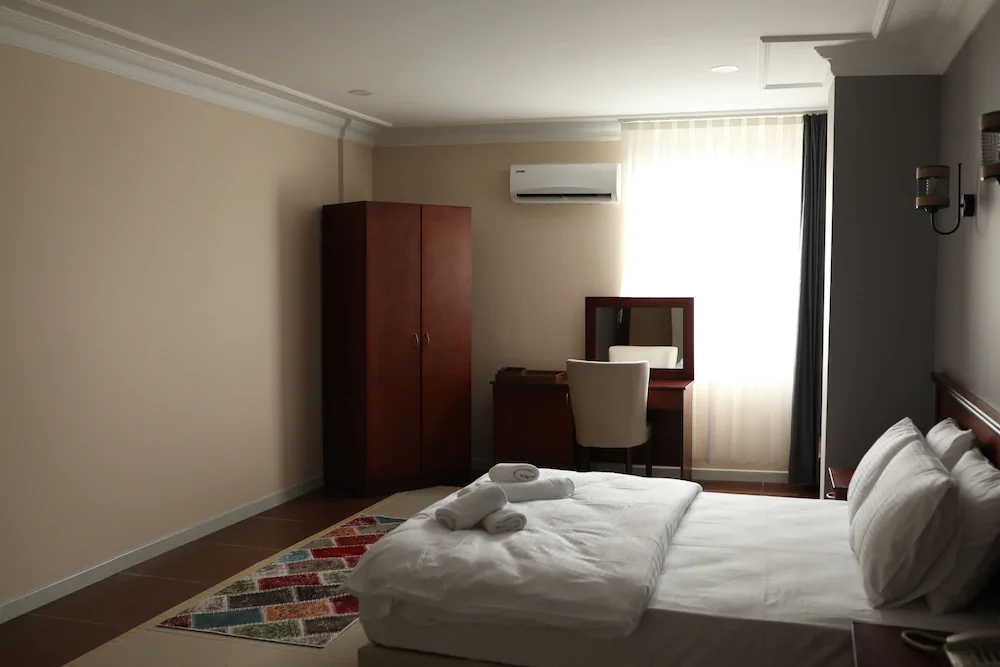 Marina Park Hotel