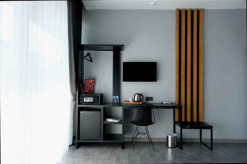 Melanj Airport Hotel