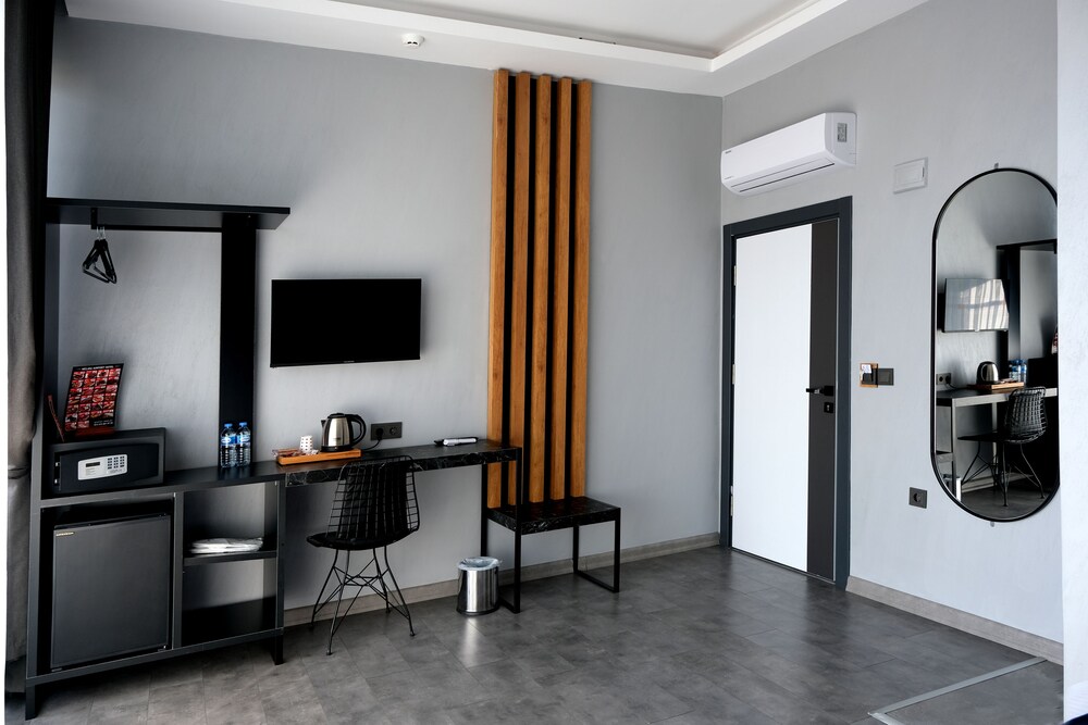 Melanj Airport Hotel