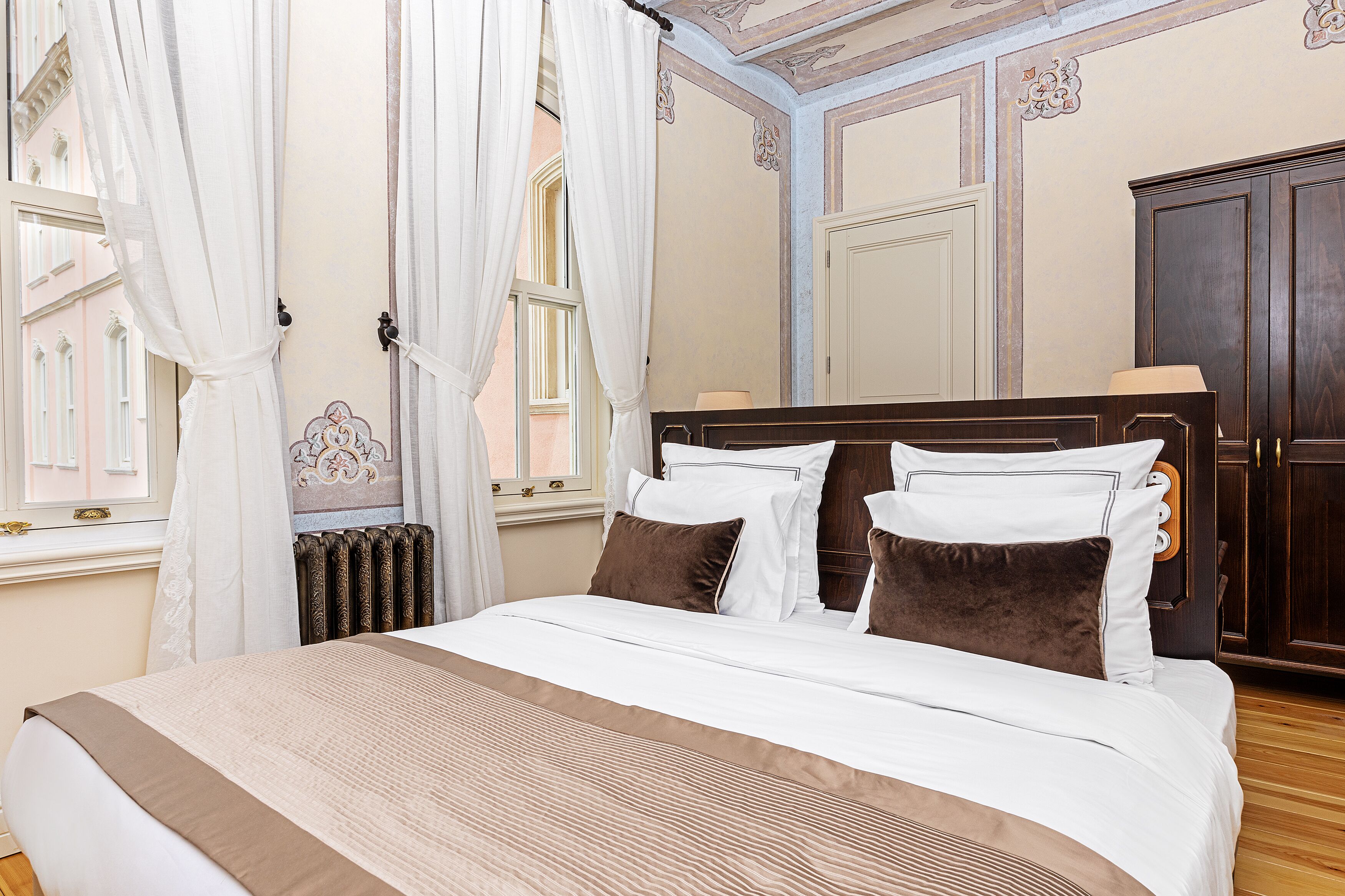 Meroddi Barnathan Hotel