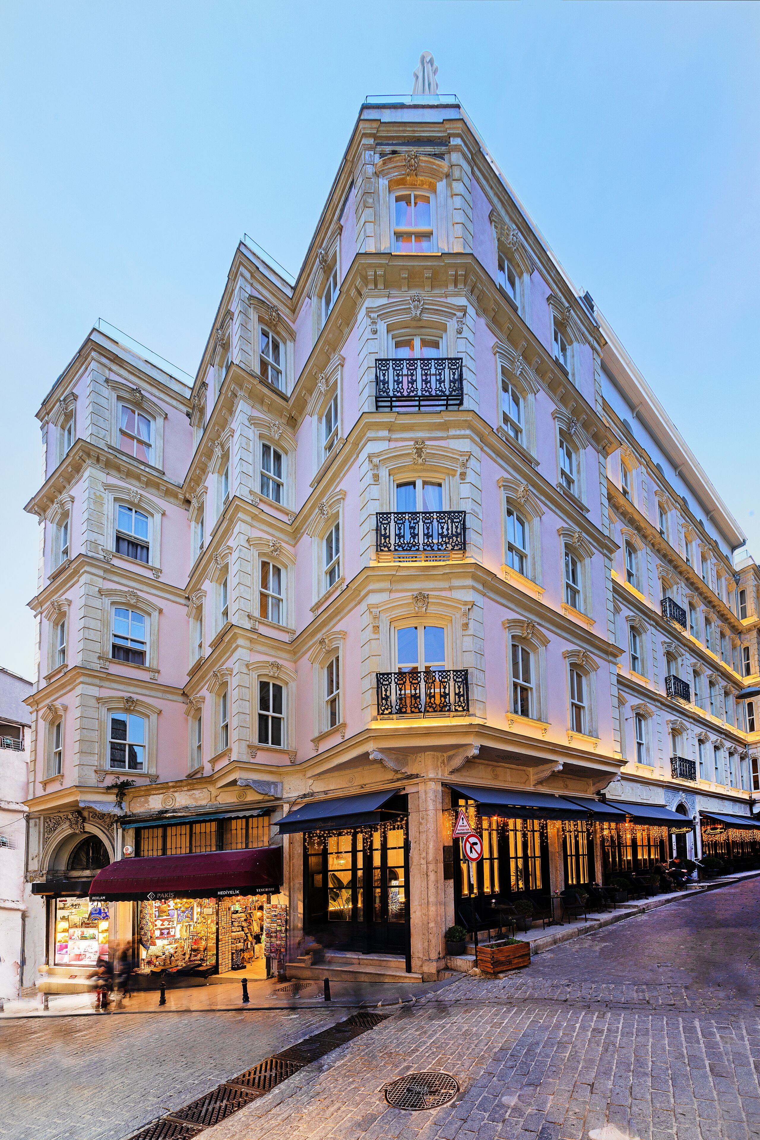 Meroddi Barnathan Hotel