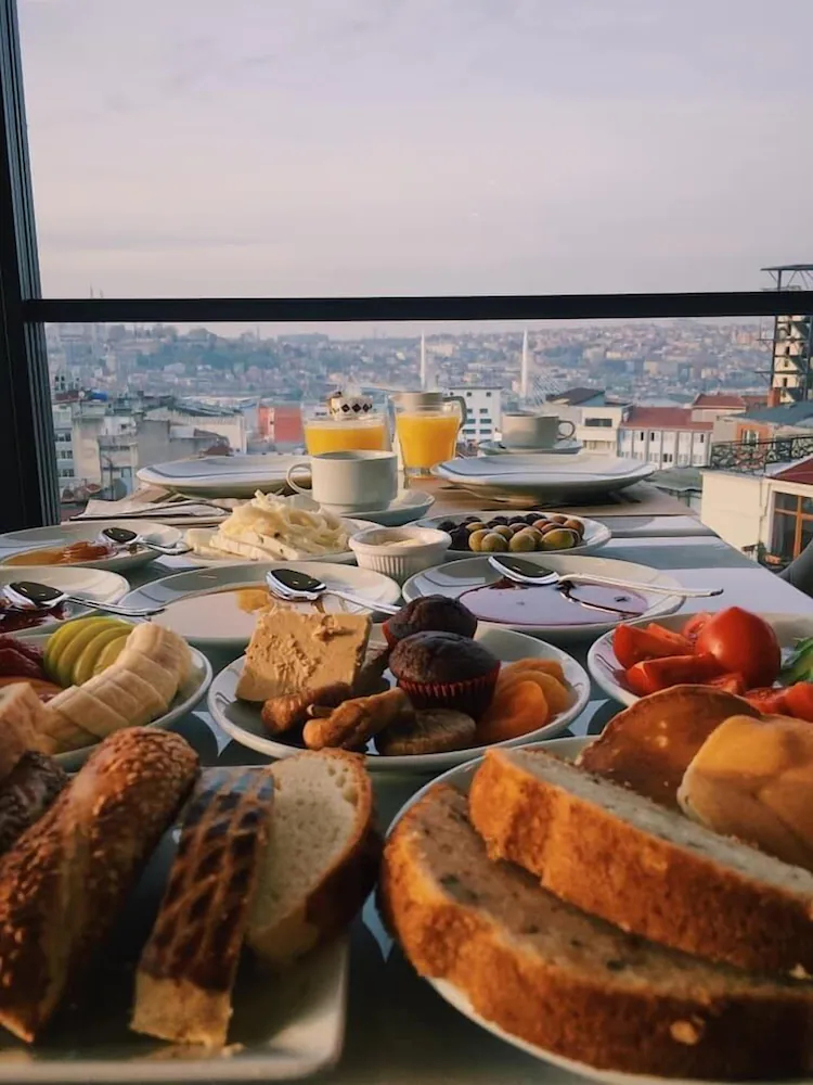 Meroddi La Porta Hotel