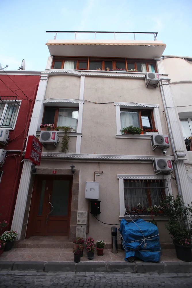 Merot Suites