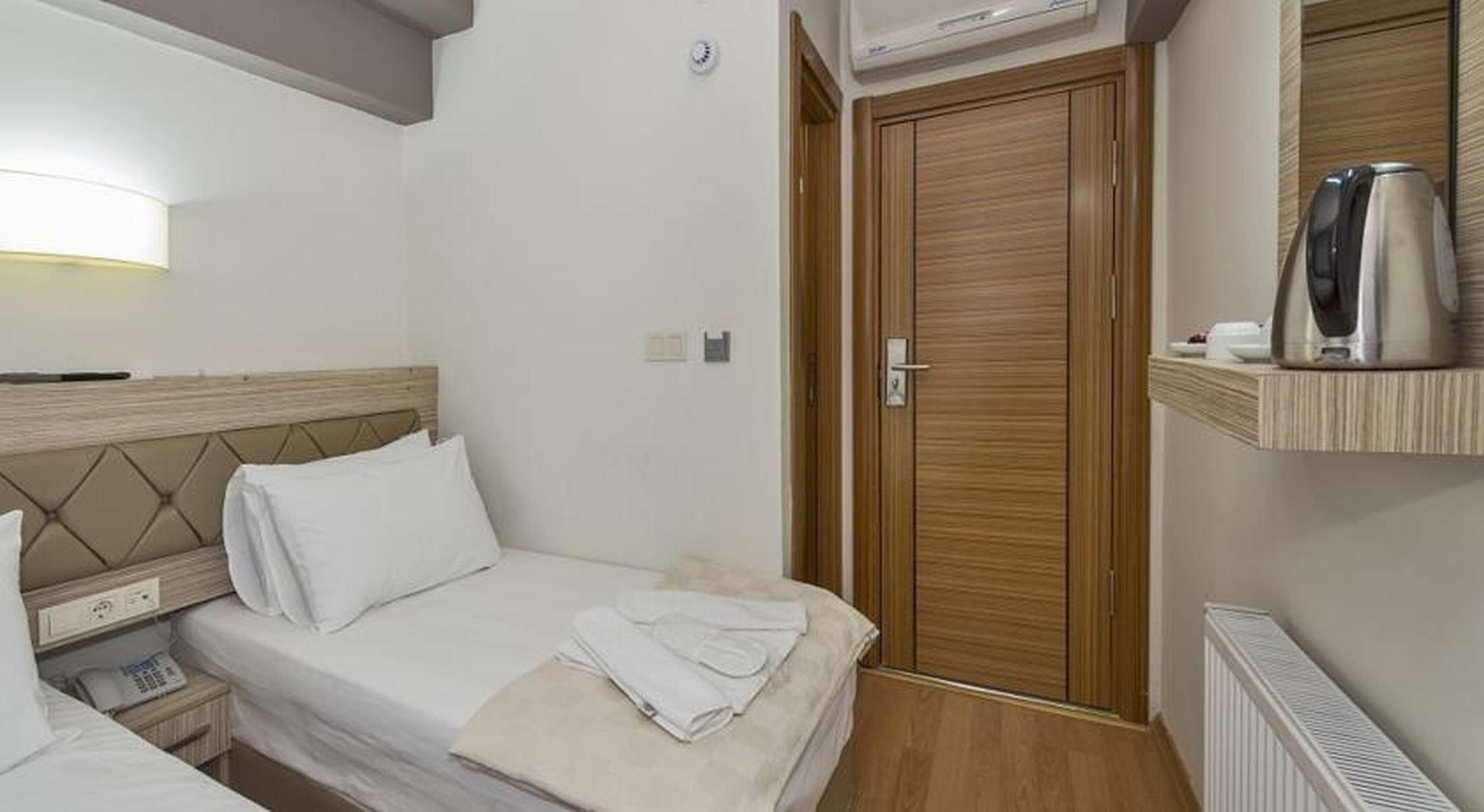 Metrolux Hotel