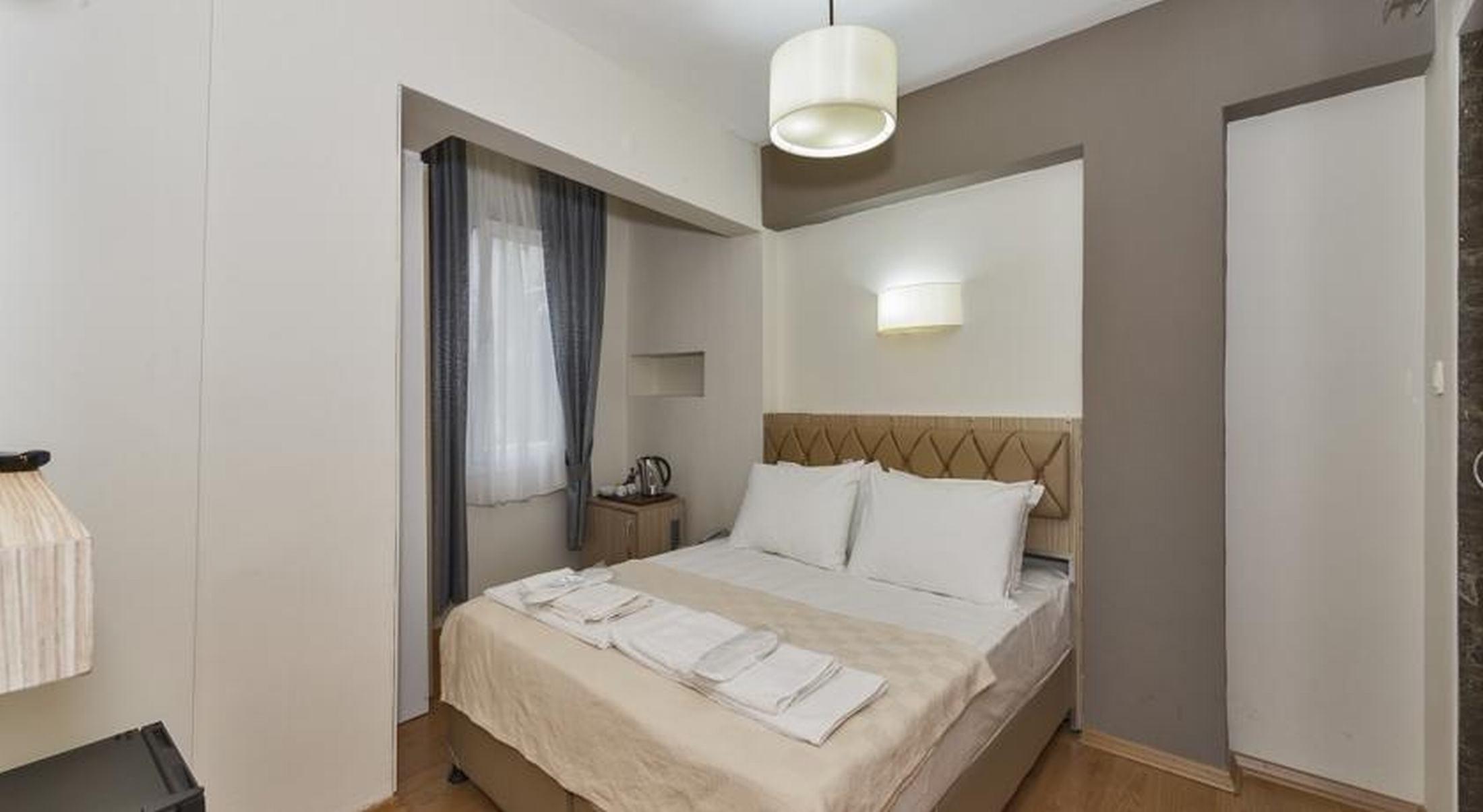 Metrolux Hotel